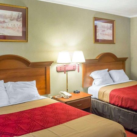 Econo Lodge Newton Falls Екстер'єр фото