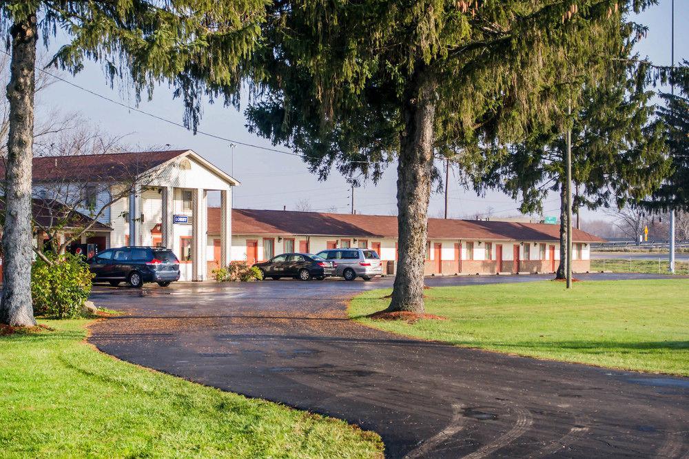 Econo Lodge Newton Falls Екстер'єр фото