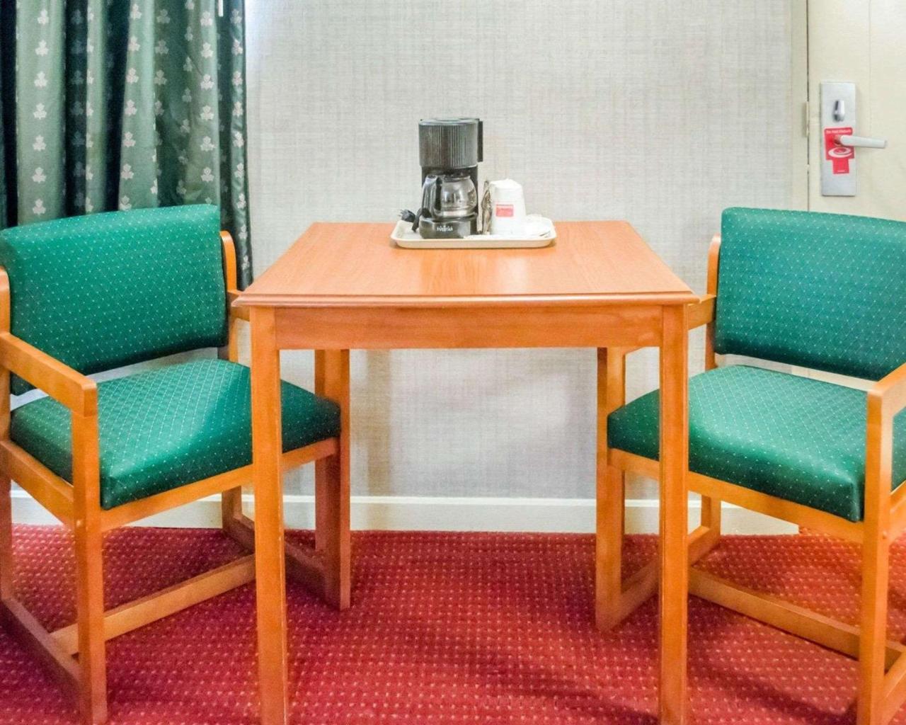Econo Lodge Newton Falls Екстер'єр фото