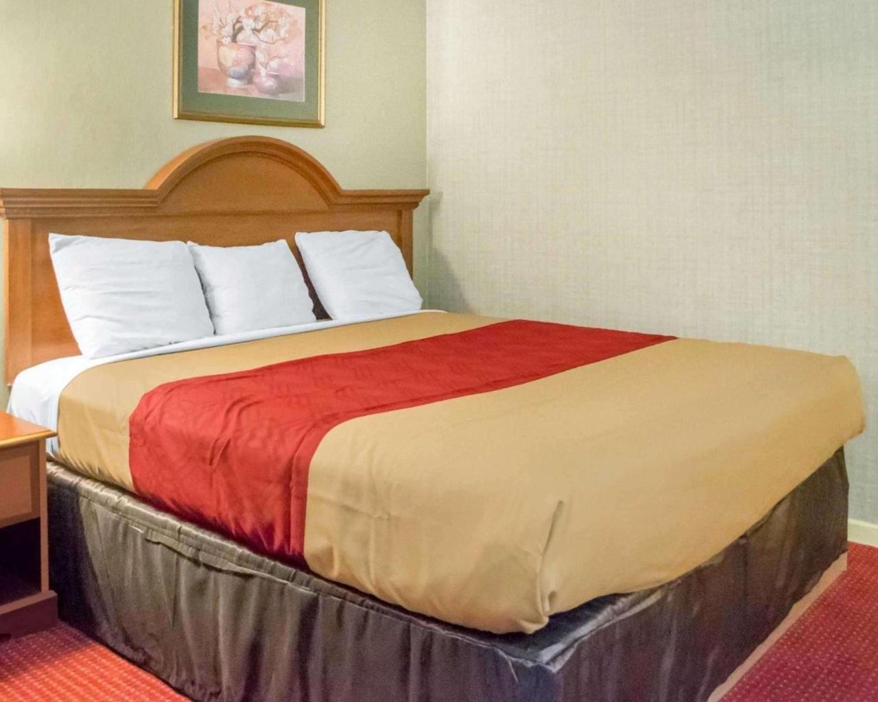 Econo Lodge Newton Falls Екстер'єр фото