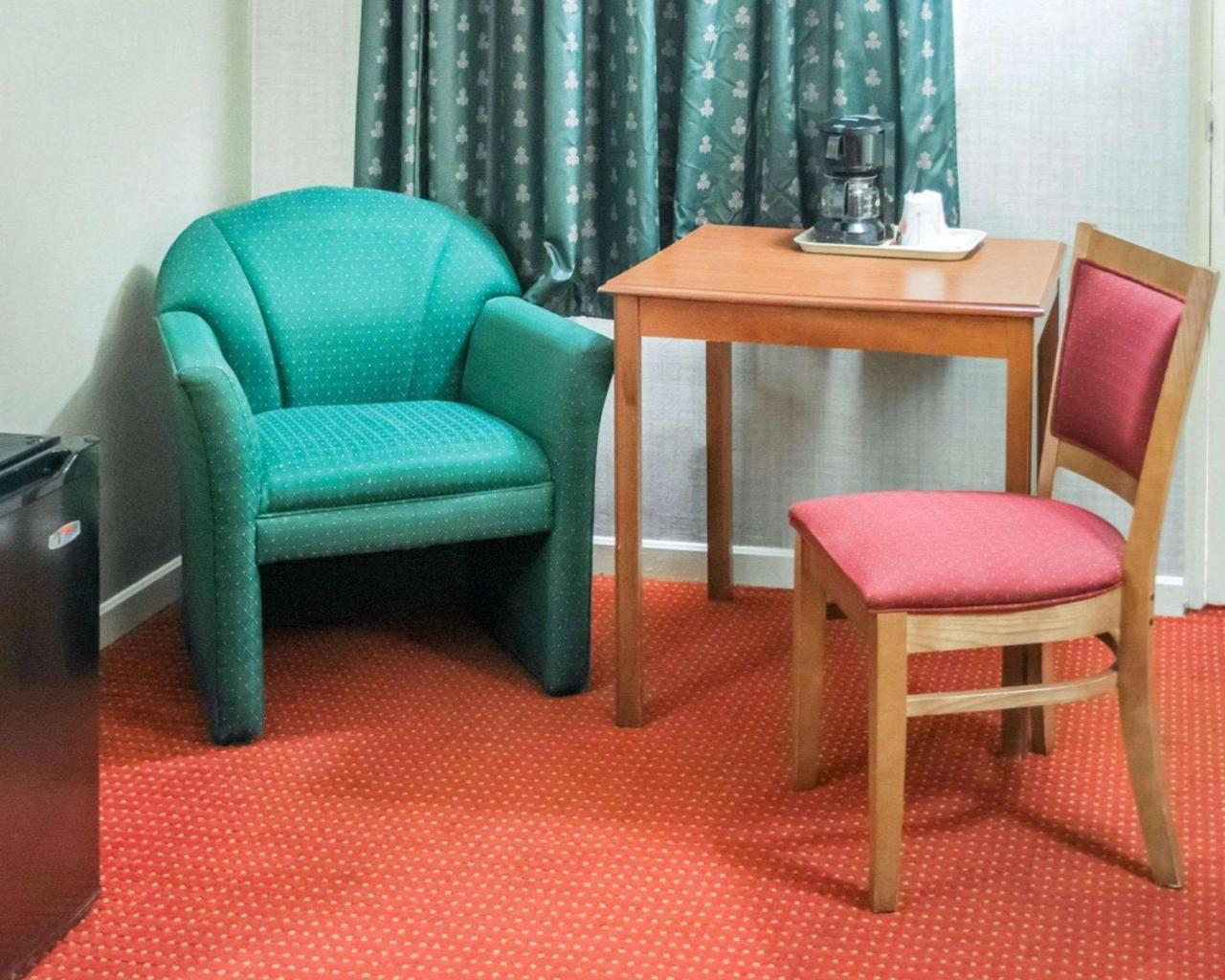 Econo Lodge Newton Falls Екстер'єр фото