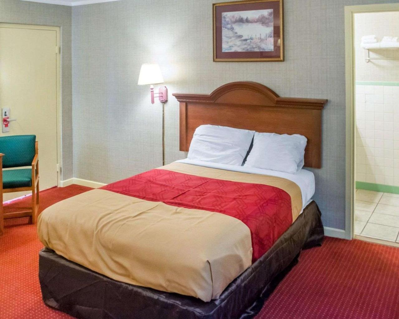 Econo Lodge Newton Falls Екстер'єр фото