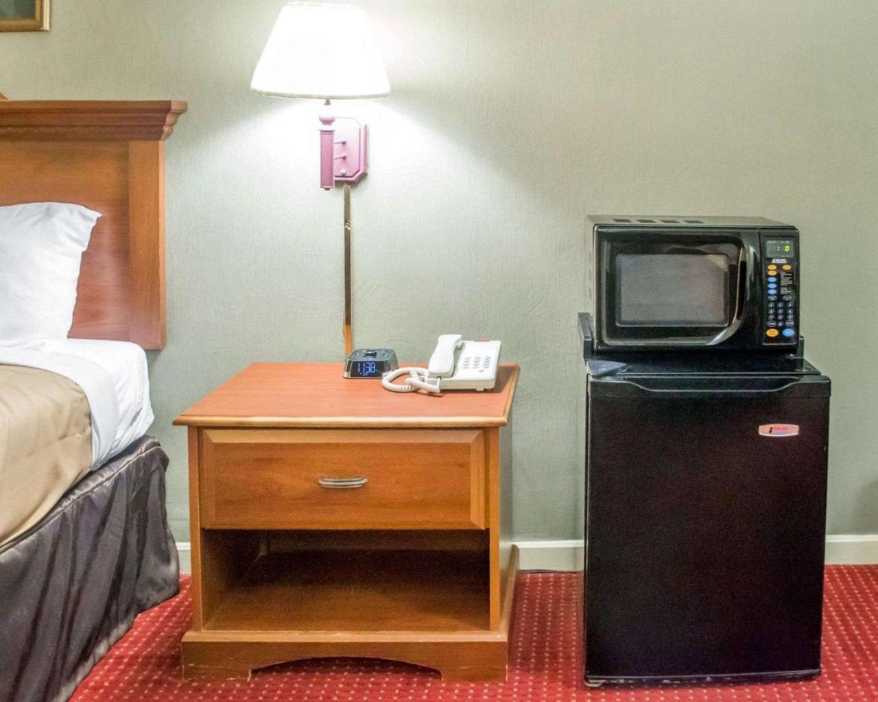Econo Lodge Newton Falls Екстер'єр фото