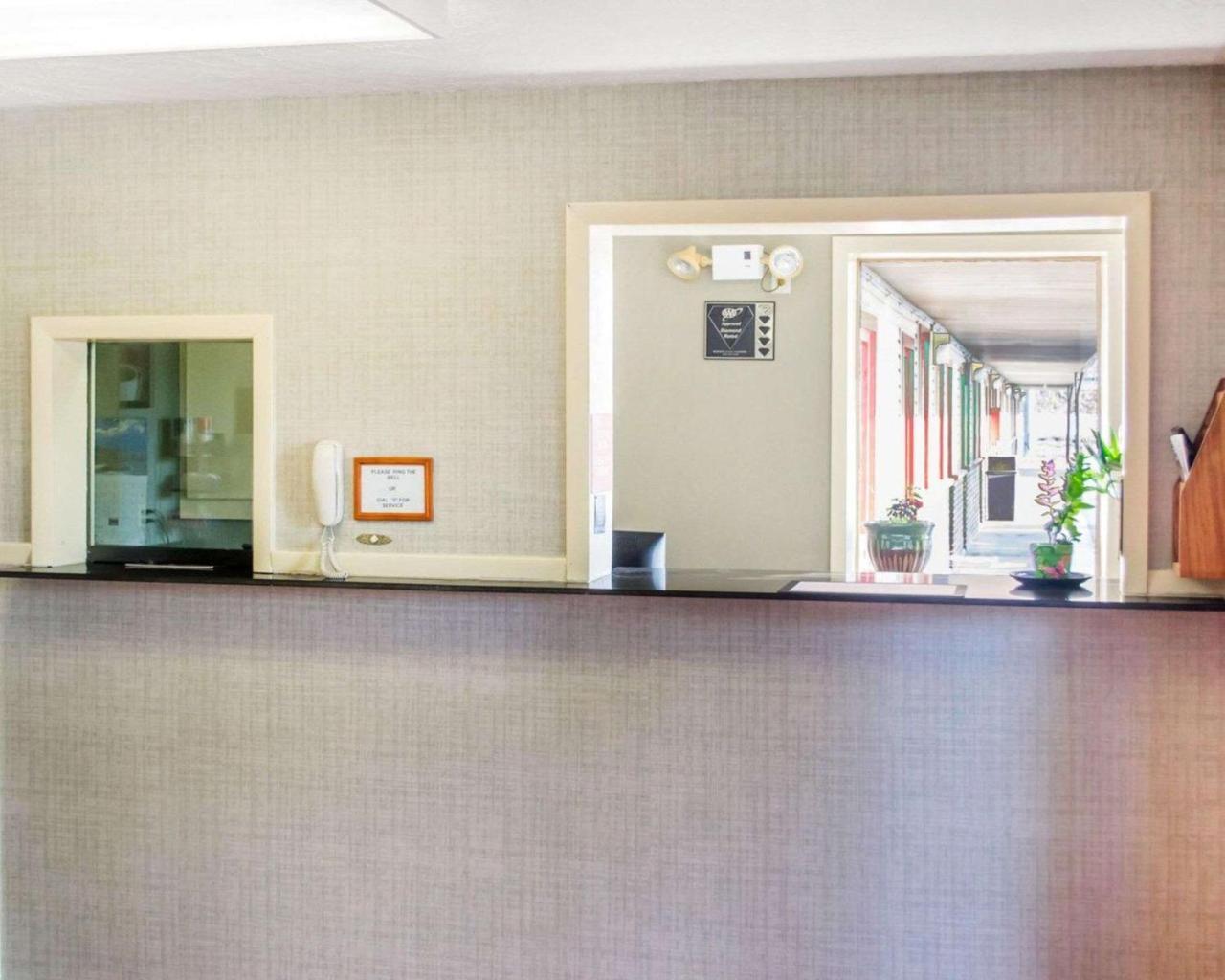 Econo Lodge Newton Falls Екстер'єр фото