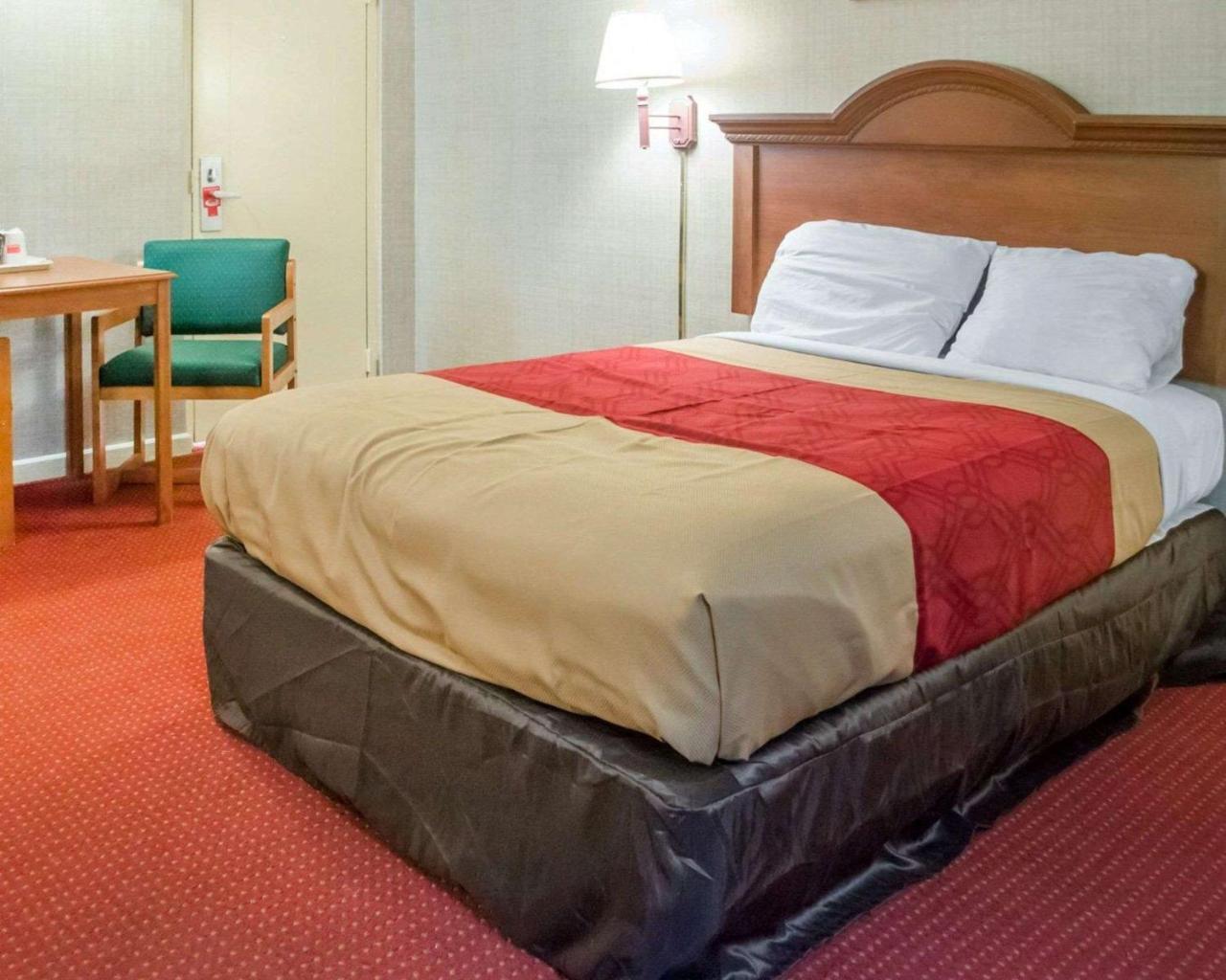 Econo Lodge Newton Falls Екстер'єр фото