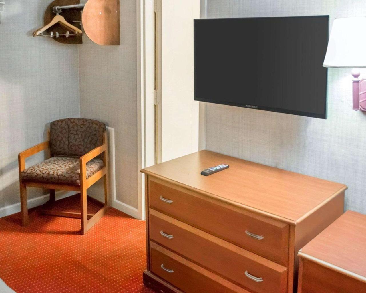 Econo Lodge Newton Falls Екстер'єр фото
