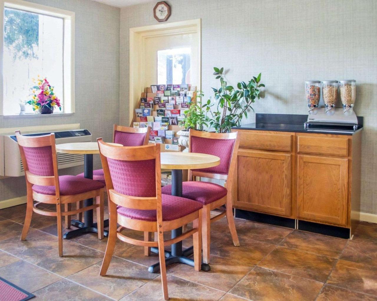 Econo Lodge Newton Falls Екстер'єр фото