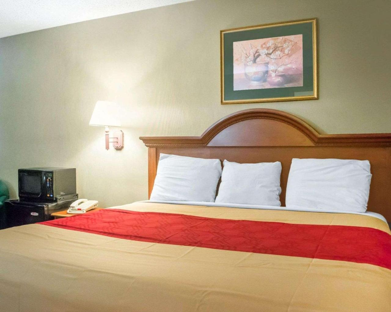 Econo Lodge Newton Falls Екстер'єр фото