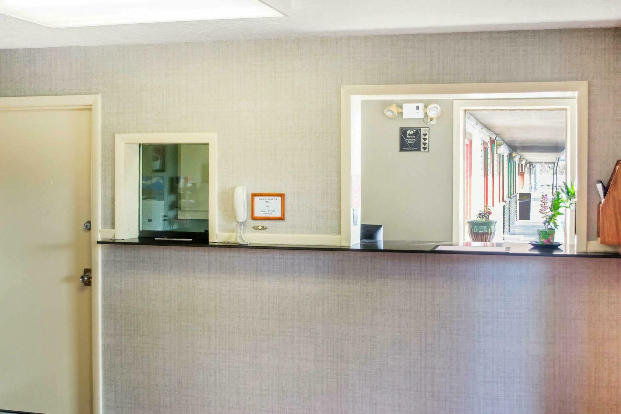 Econo Lodge Newton Falls Екстер'єр фото