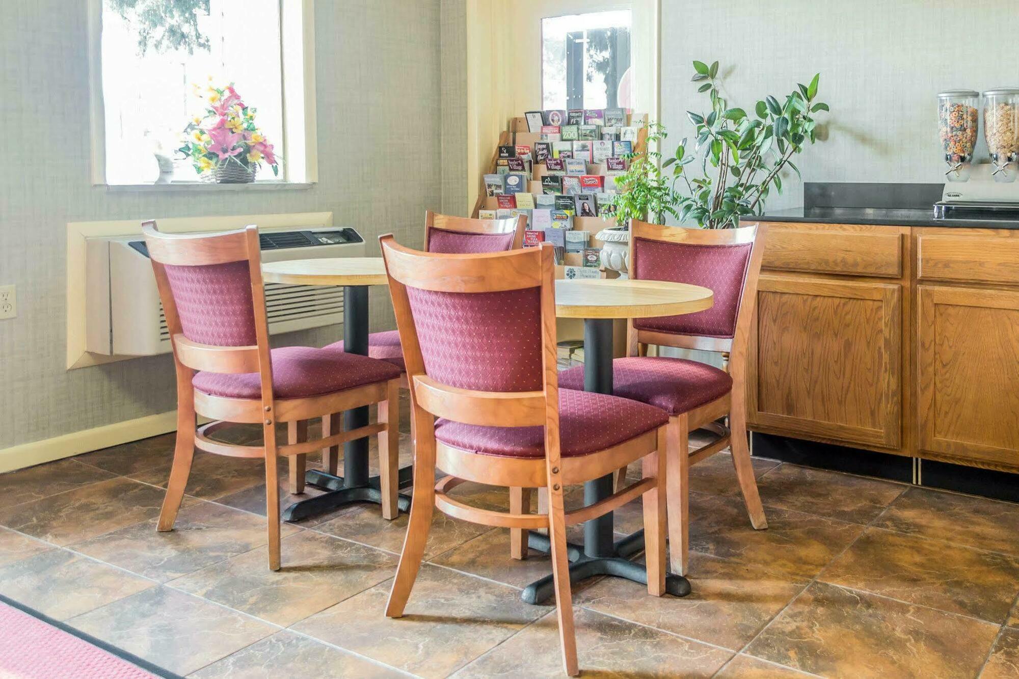Econo Lodge Newton Falls Екстер'єр фото