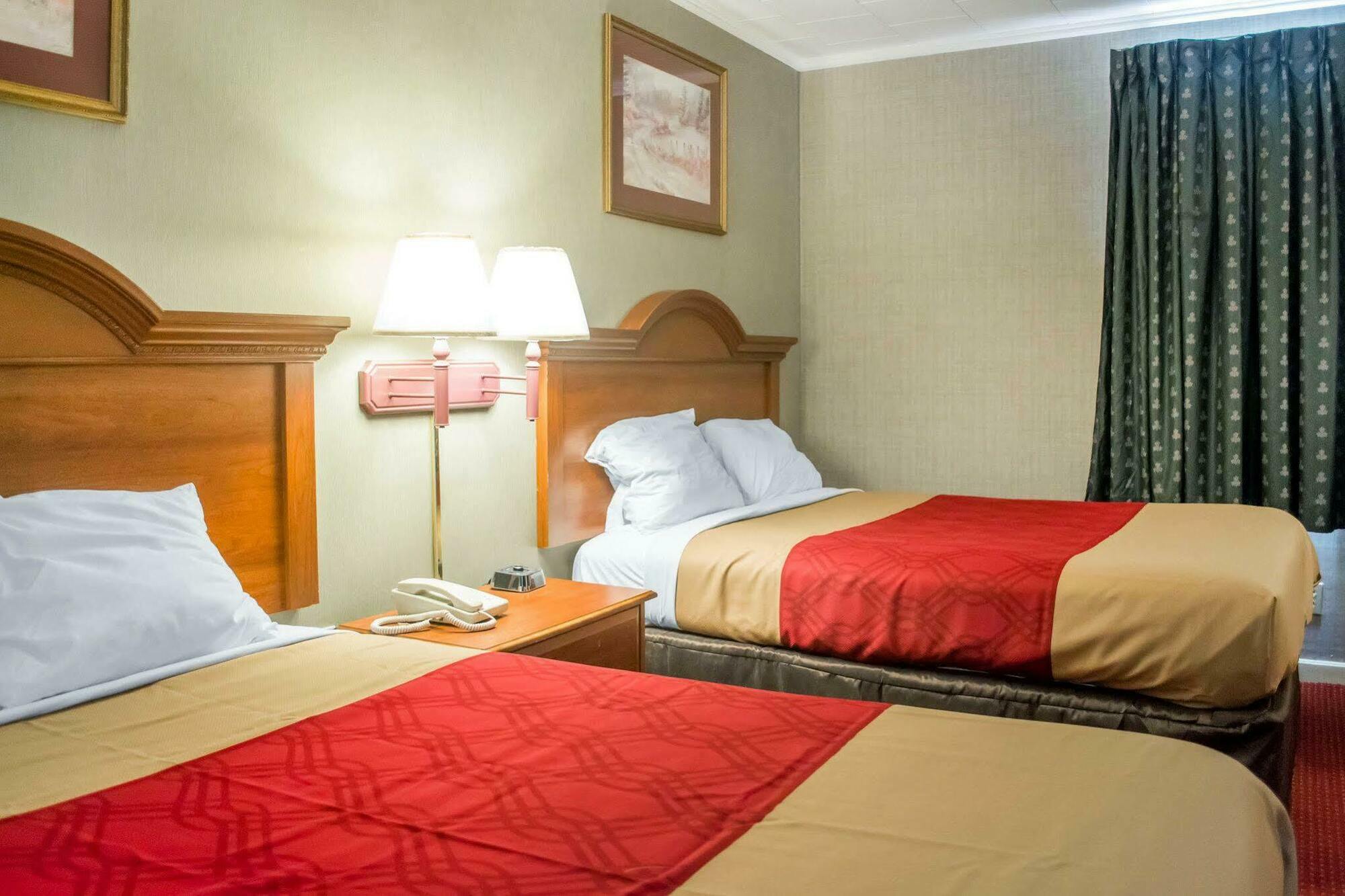 Econo Lodge Newton Falls Екстер'єр фото