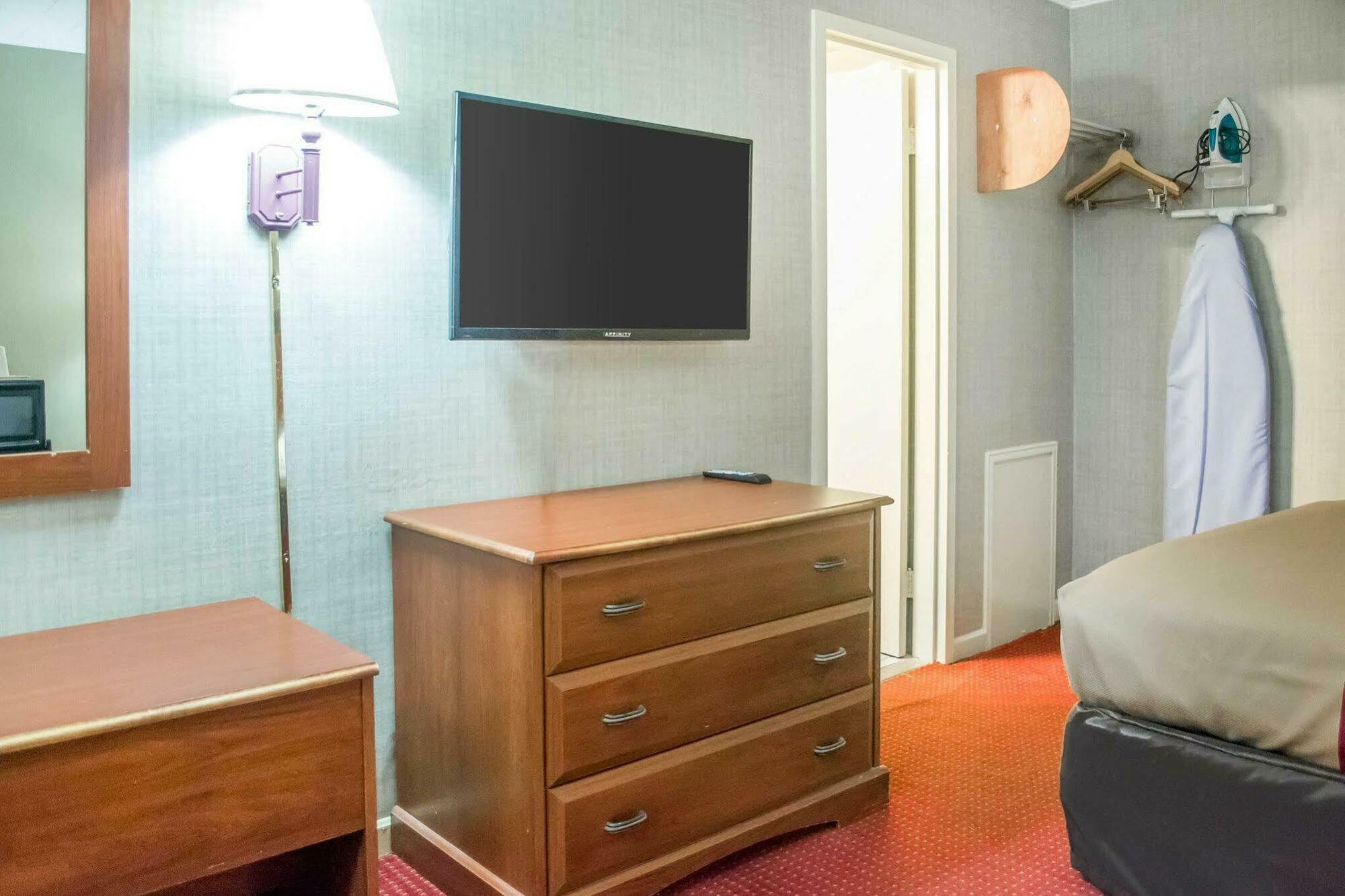 Econo Lodge Newton Falls Екстер'єр фото