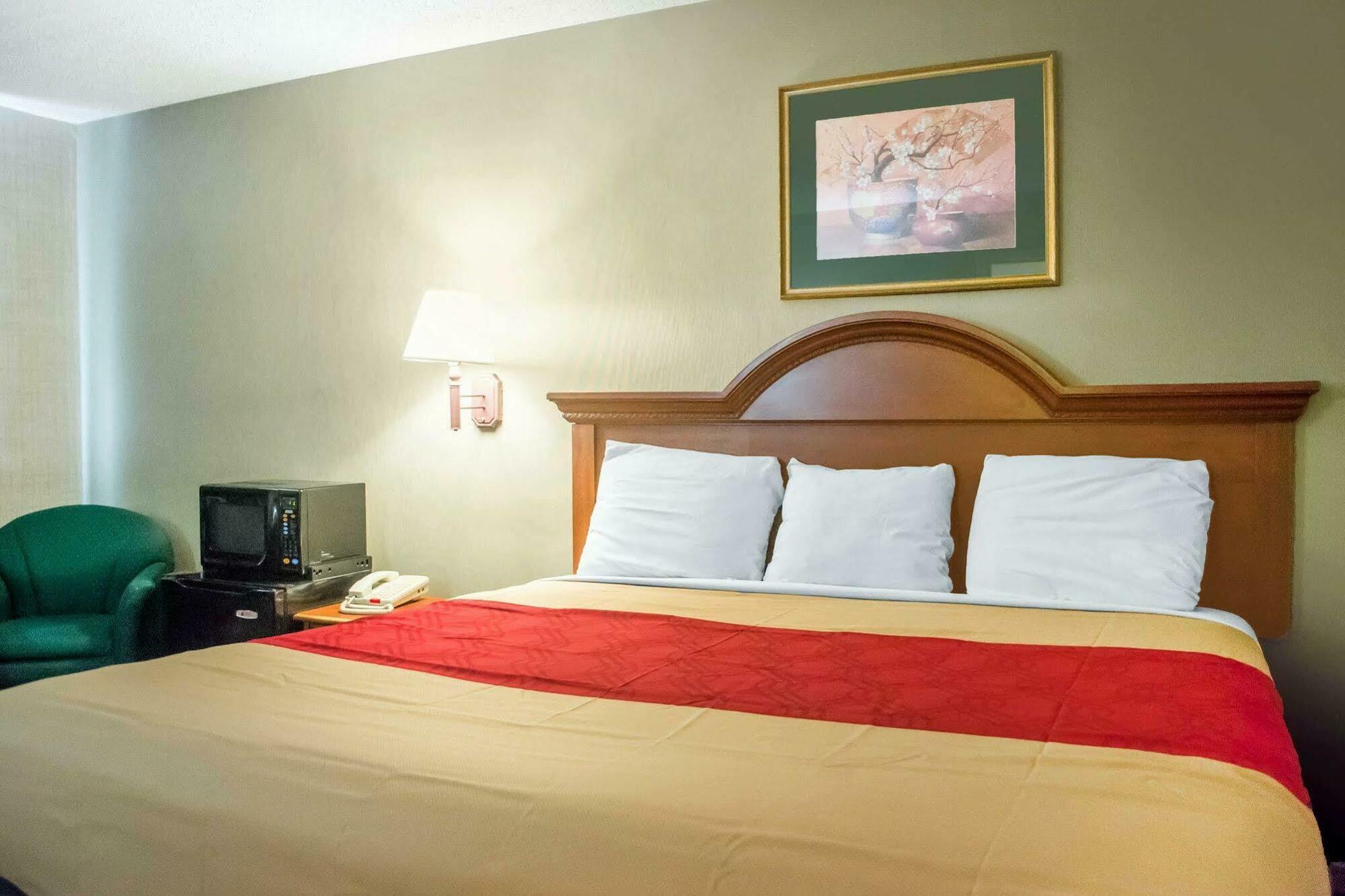 Econo Lodge Newton Falls Екстер'єр фото
